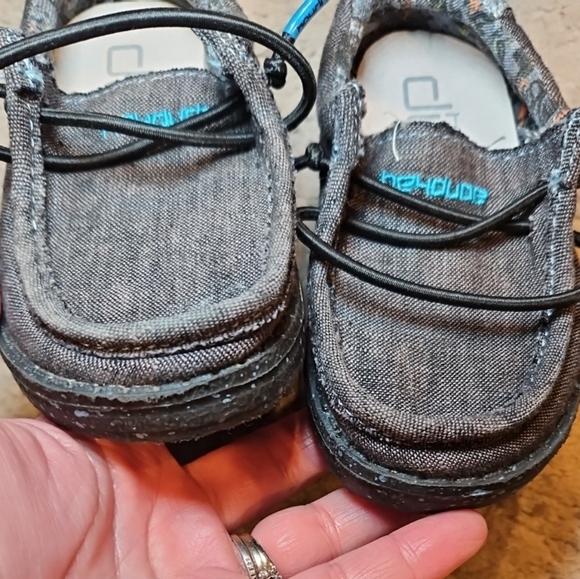 Hey Dude Boys Gray And Blue Wally Youth Loafer Chambray Shoes K5 - Picture 5 of 11